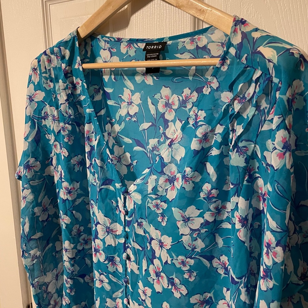 Torrid sheer floral teal blouse w/ buttons sz 2x - Picture 2 of 9